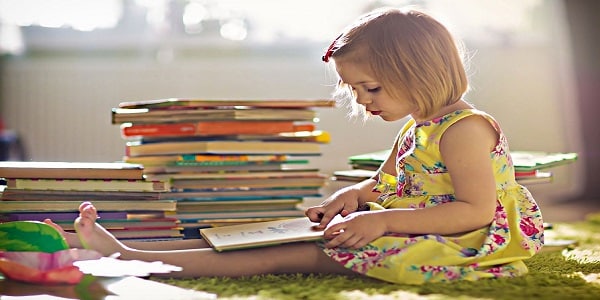 10 نصائح لتعليم طفلك القراءة بكل سهولة