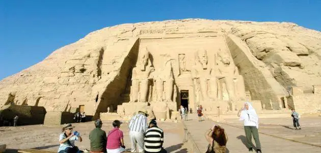 بحث عن مقومات السياحة في مصر doc